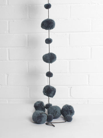 POM POM GARLAND, GREY