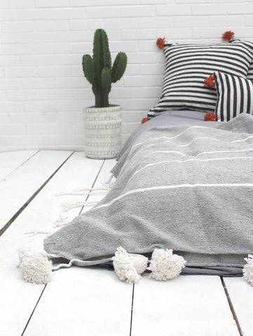 TASSEL POM POM BLANKET, GREY