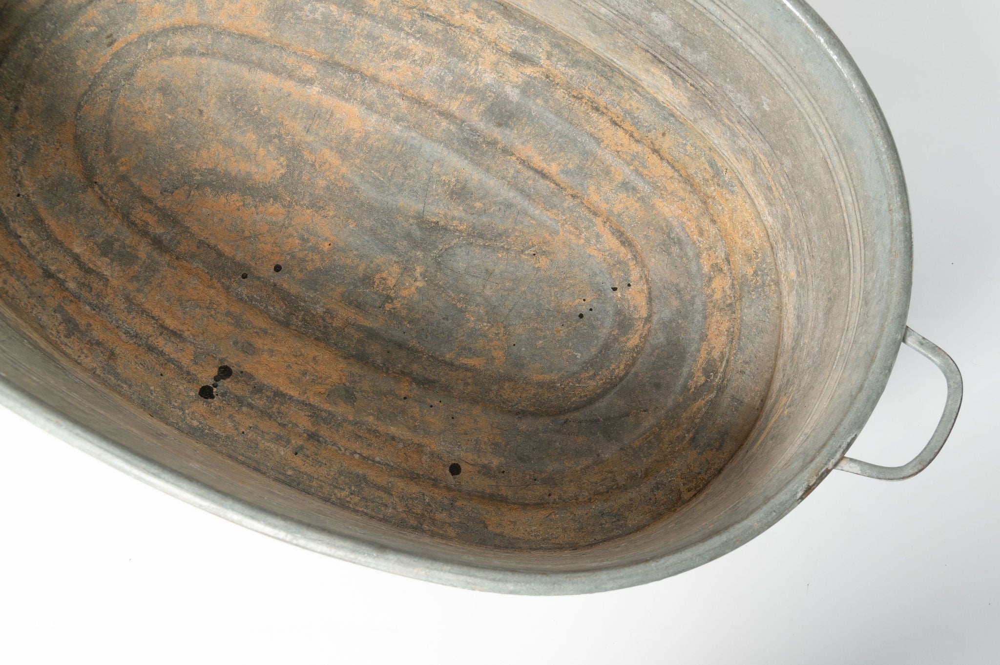 Vintage continental galvanized zinc bath tub/planter