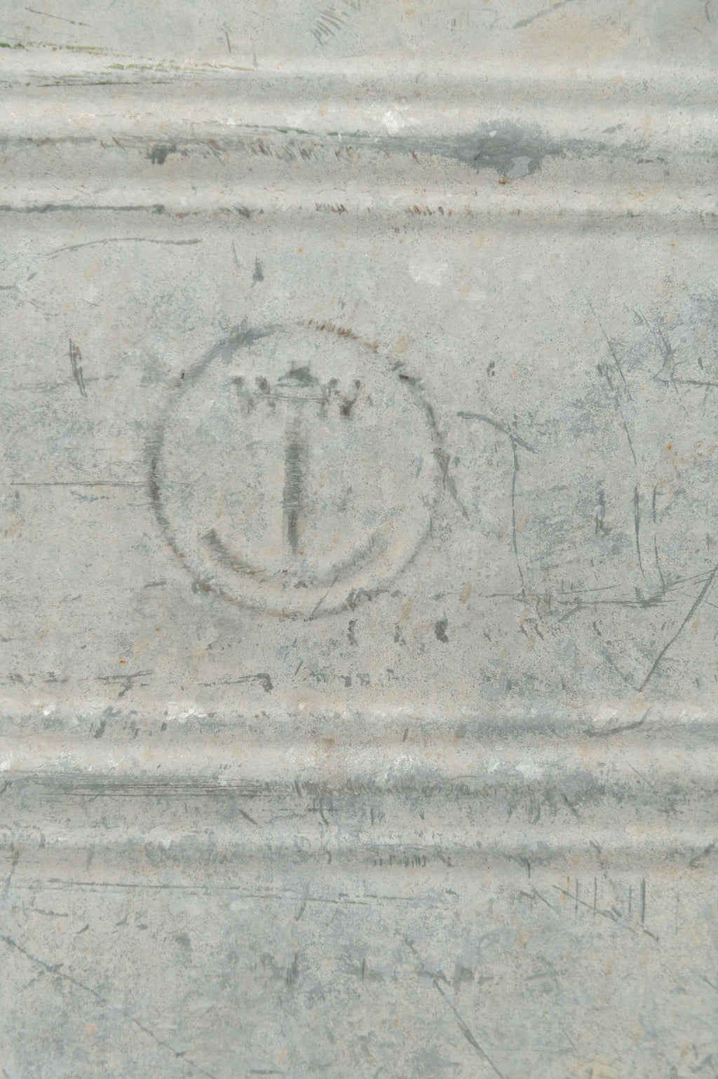 Vintage continental galvanized zinc bath tub/planter