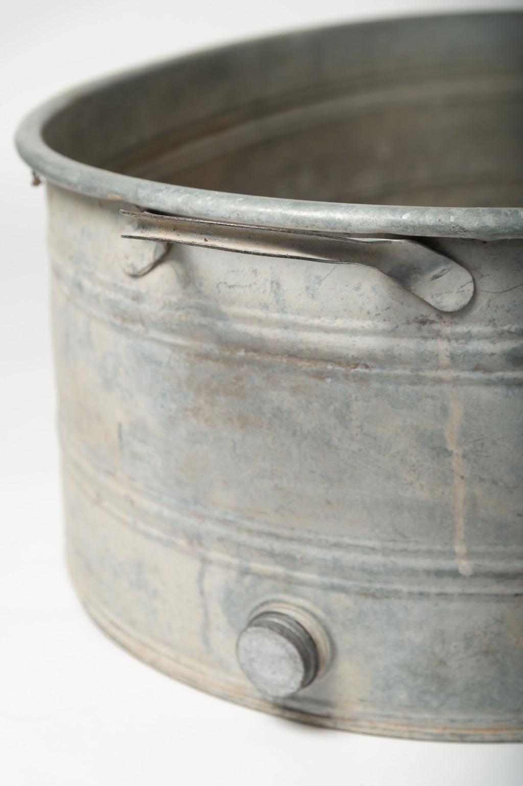 Vintage continental galvanized zinc bath tub/planter