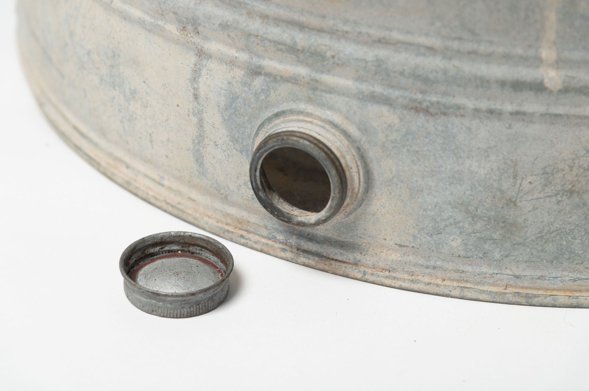 Vintage continental galvanized zinc bath tub/planter