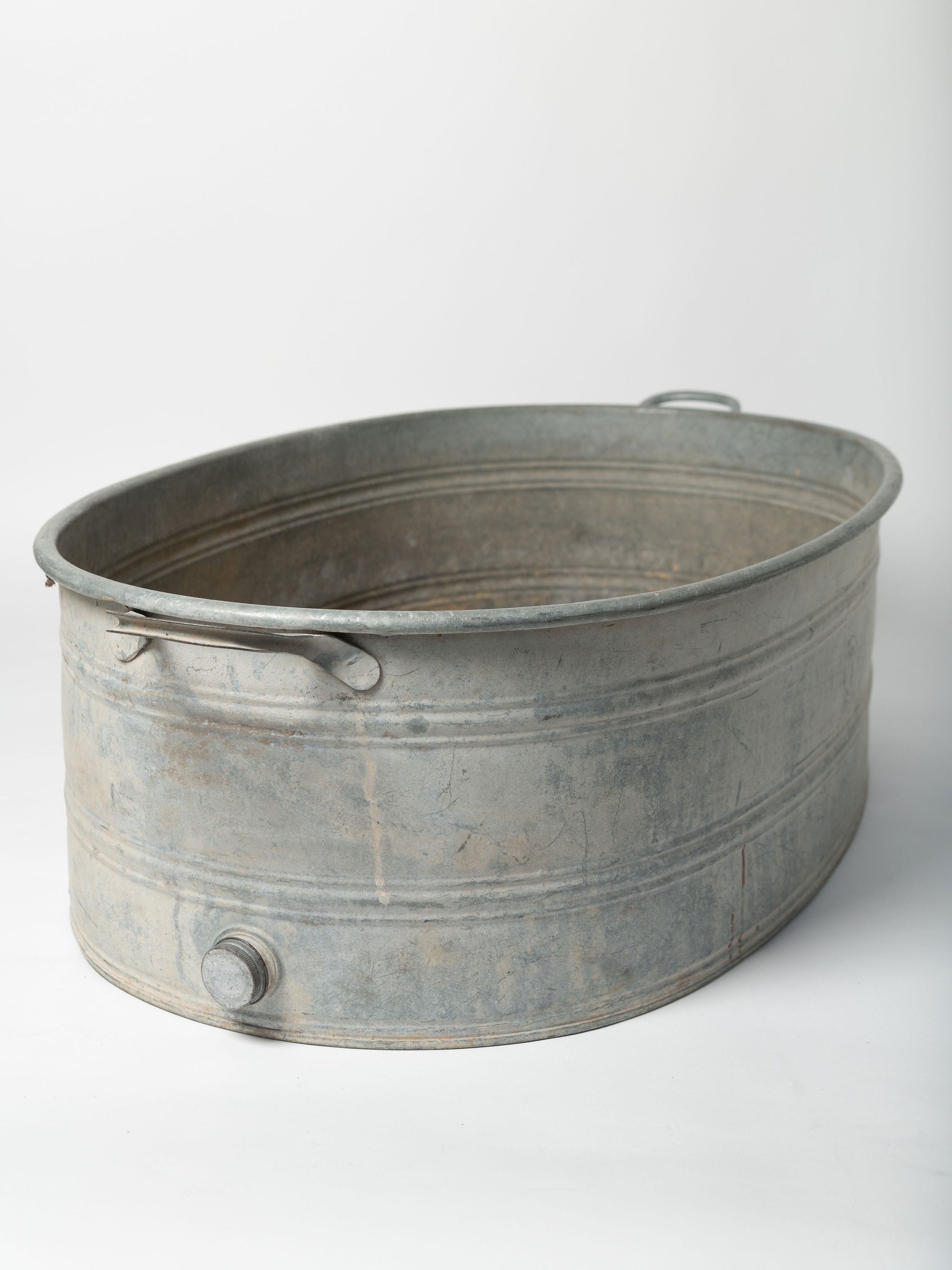 Vintage continental galvanized zinc bath tub/planter
