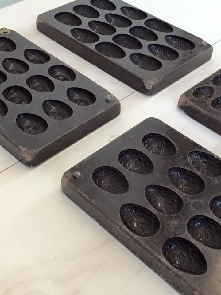 Collection 1930's Bakelite Belgian Chocolate egg moulds - Decorative Antiques UK  - 9