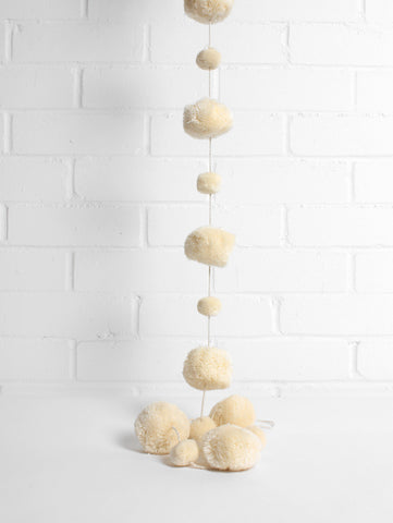 POM POM GARLAND, CREAM