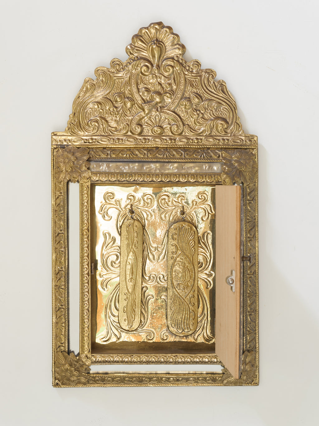 20TH CENTURY BRASS HALL CUSHION MIRROR CABINET