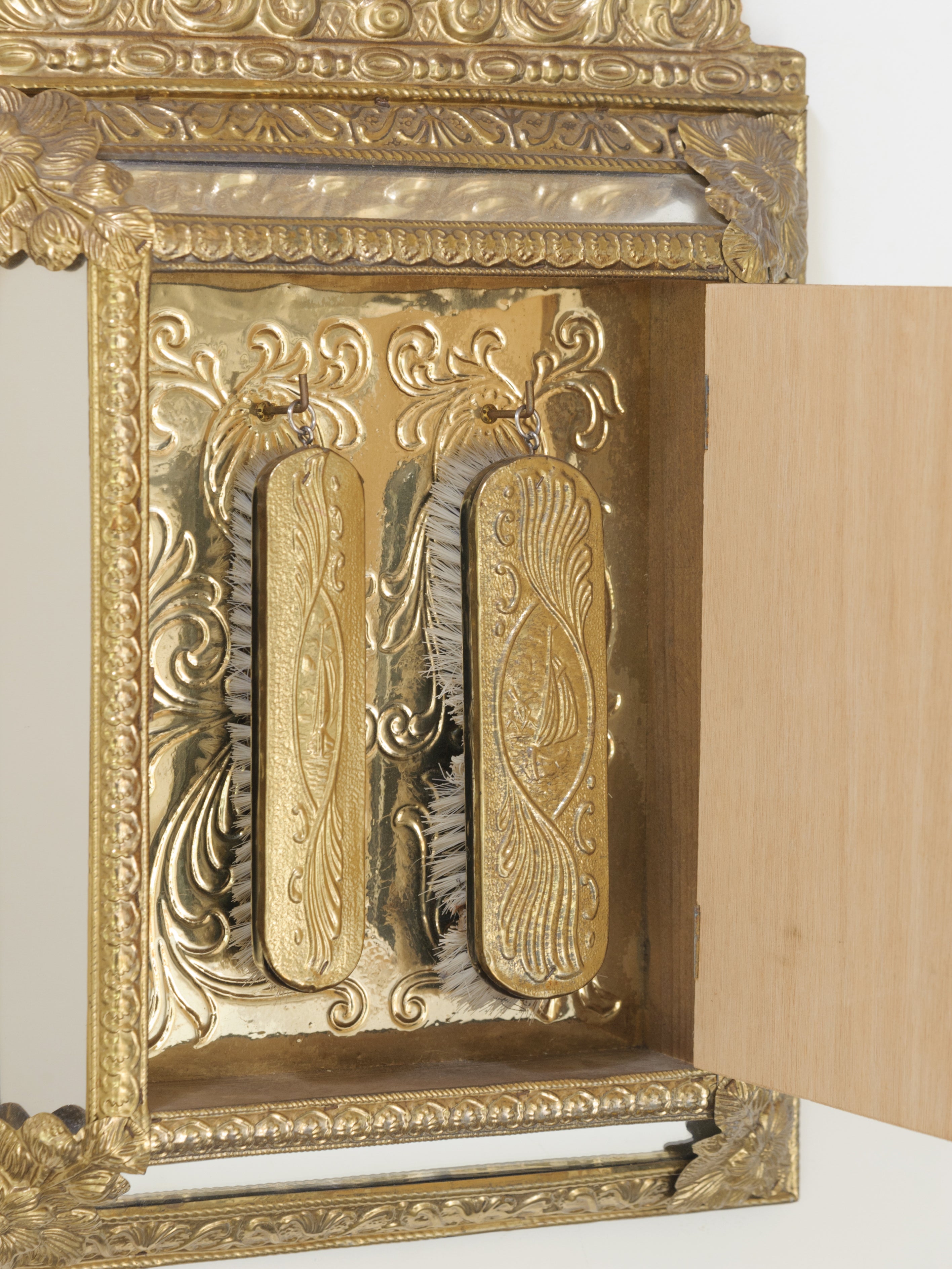20TH CENTURY BRASS HALL CUSHION MIRROR CABINET