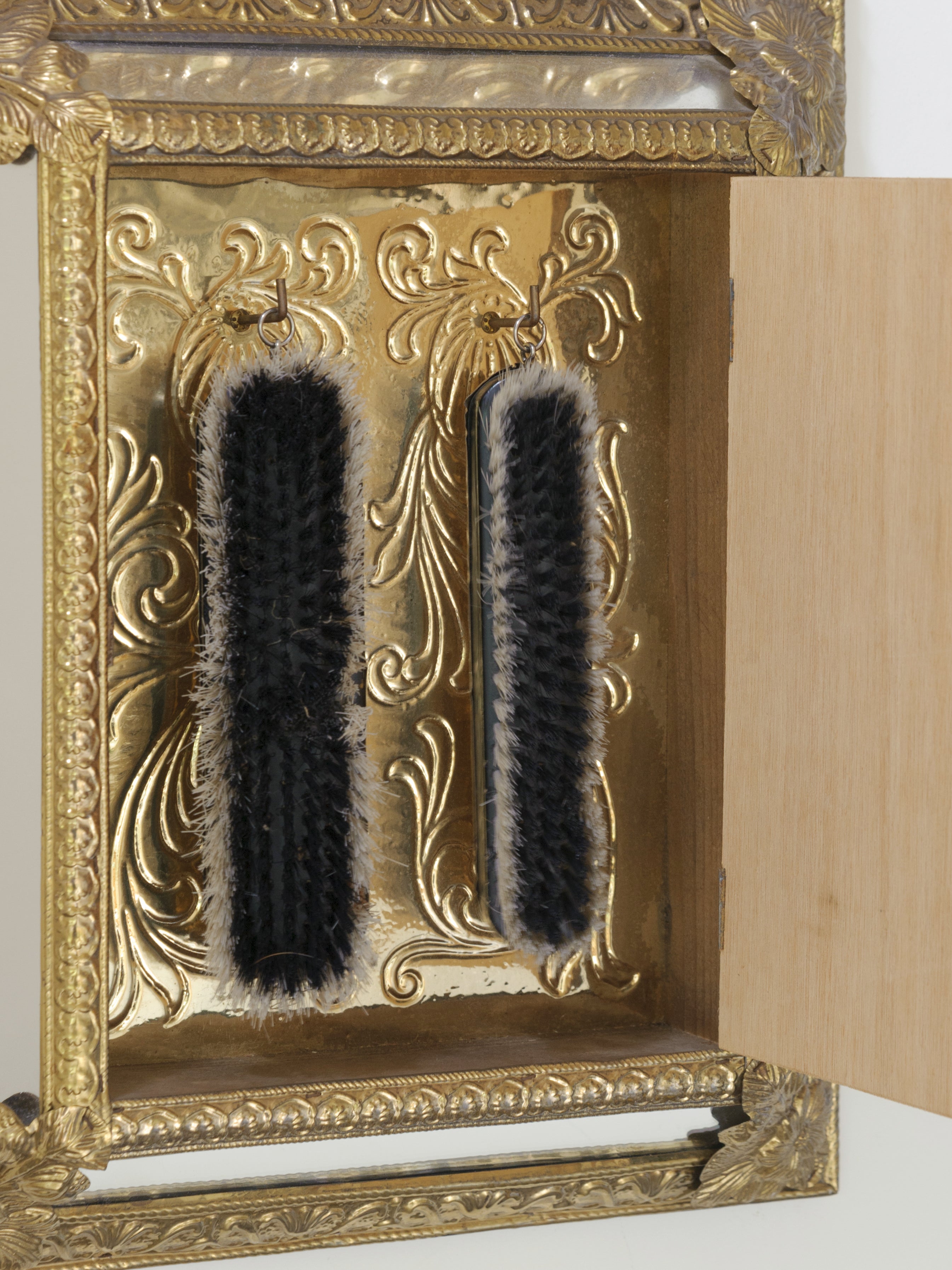 20TH CENTURY BRASS HALL CUSHION MIRROR CABINET
