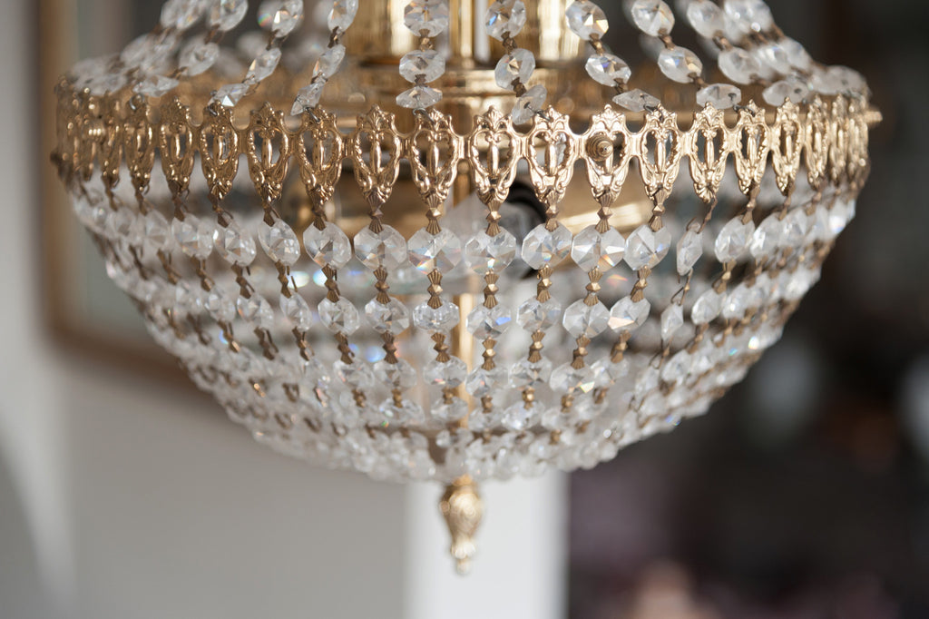 Beautiful Vintage Mid Century Crystal Bag Chandelier - Decorative Antiques UK  - 3