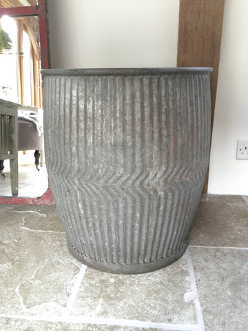 Vintage Galvanized Dolly Tub in very good condition - Decorative Antiques UK  - 1